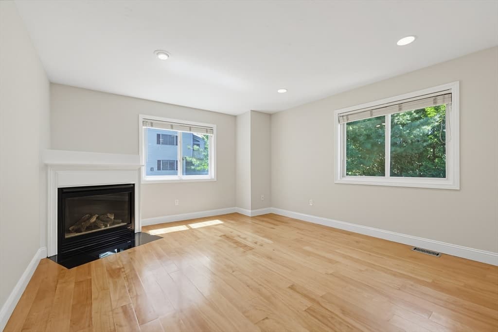 Condominium at 33 Half Crown Cir # 33, Ashland MA 01721, Ashland, photo 15 of 42