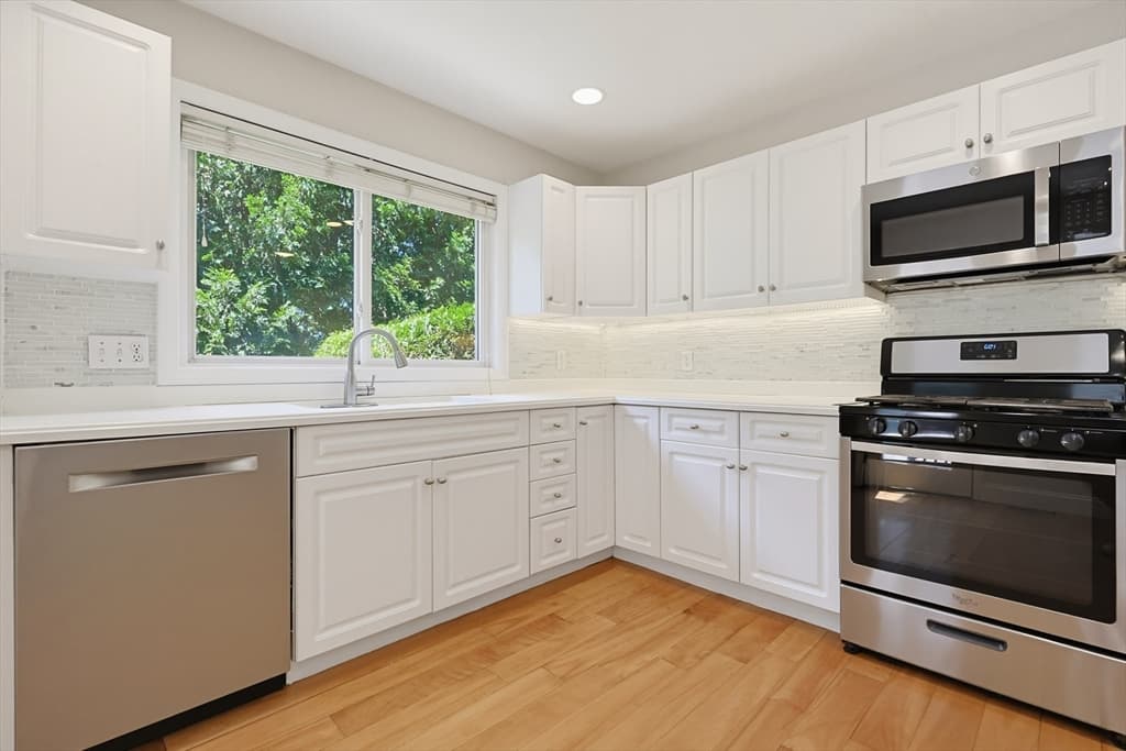 Condominium at 33 Half Crown Cir # 33, Ashland MA 01721, Ashland, photo 8 of 42