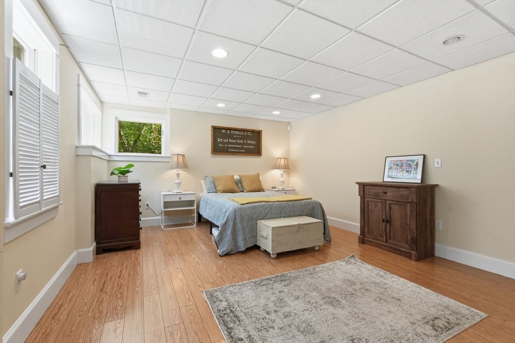 409 Henry St, Amherst MA 01002 photo 37
