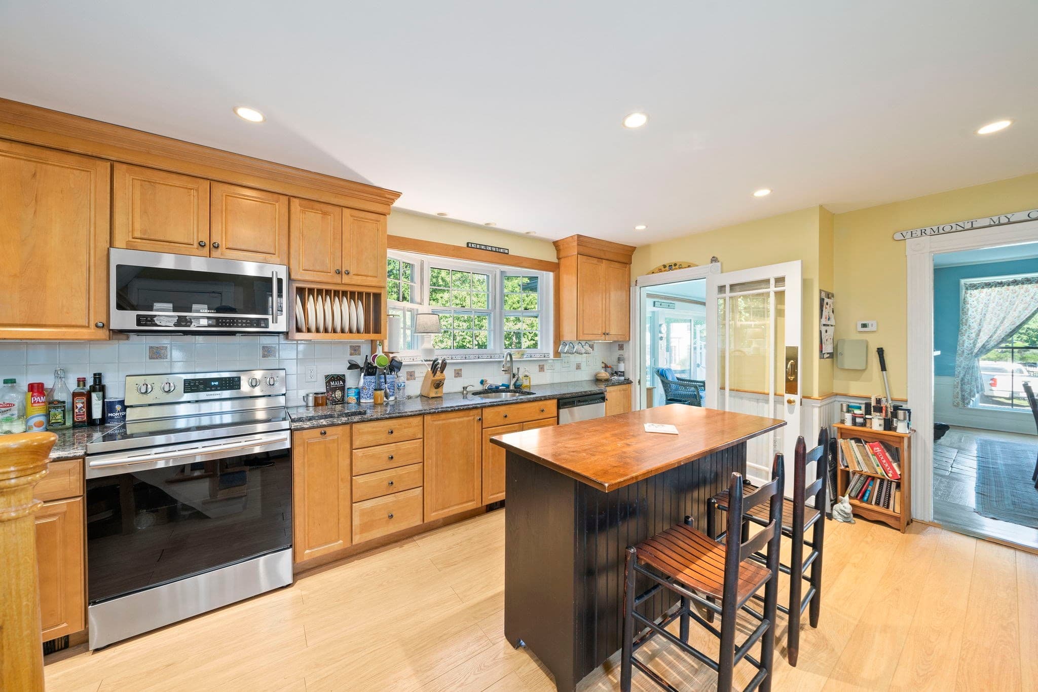 Single Family Residence at 696 Commercial St, Weymouth MA 02189, Weymouth, photo 2 of 42