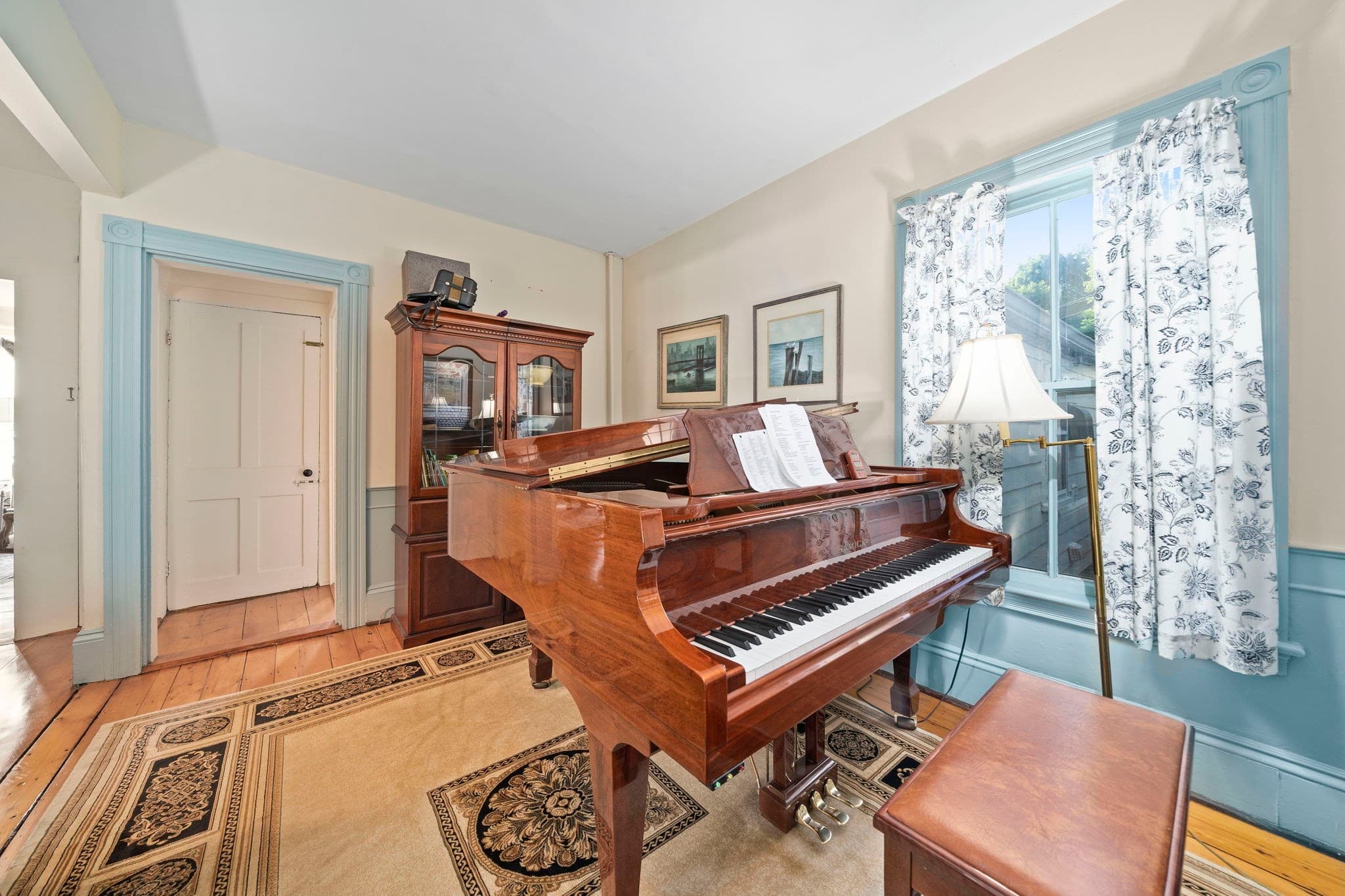 Single Family Residence at 696 Commercial St, Weymouth MA 02189, Weymouth, photo 5 of 42