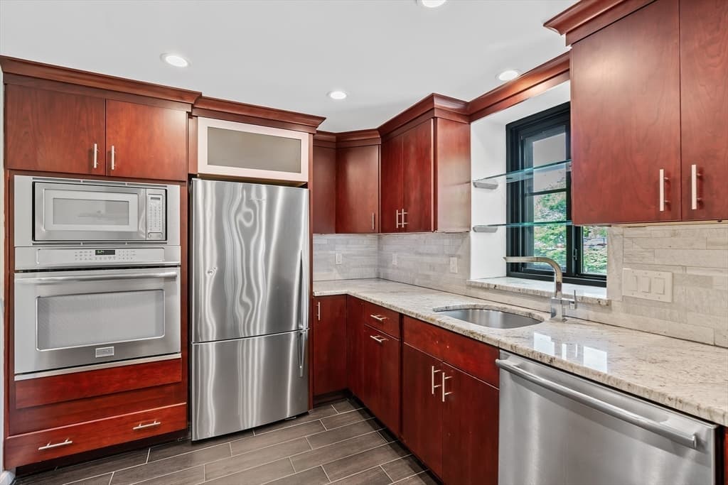 100 Ledgewood Dr # 319, Stoneham MA 02180 photo 7