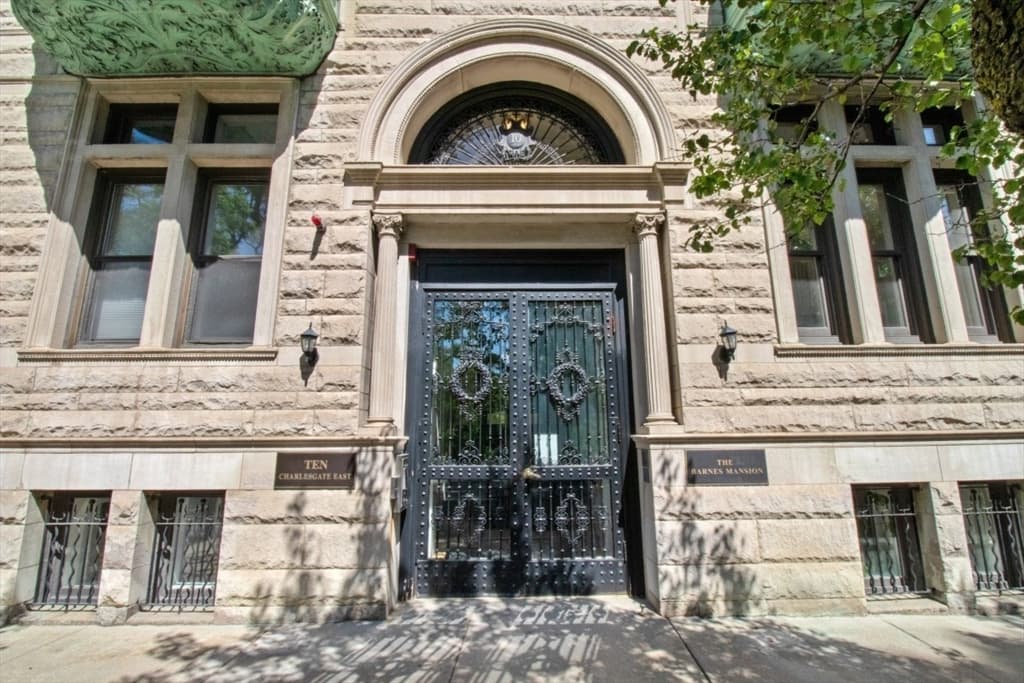 10 Charlesgate E # 302, Boston MA 02215