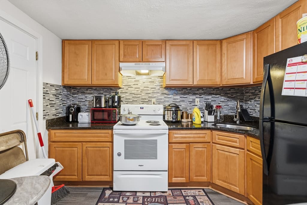 29 Auna Dr # 3, Brockton MA 02301