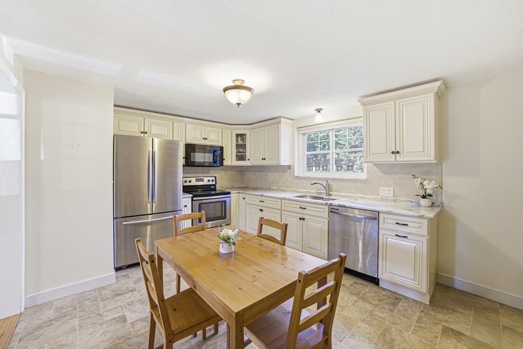 119 Emerson Gardens Rd # 119, Lexington MA 02420 photo 4