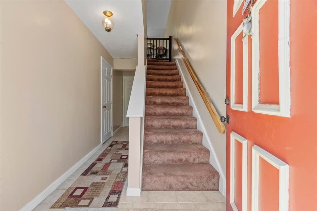 Condominium at 52 Heritage Dr # 52, Tewksbury MA 01876, photo 2 of 30