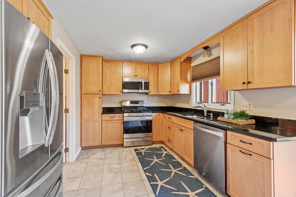 Condominium at 52 Heritage Dr # 52, Tewksbury MA 01876, photo 6 of 30