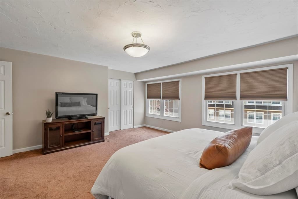 Condominium at 52 Heritage Dr # 52, Tewksbury MA 01876, photo 13 of 30