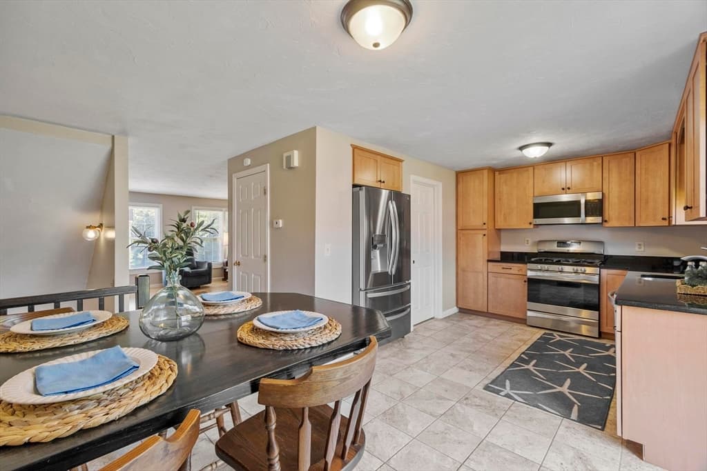 Condominium at 52 Heritage Dr # 52, Tewksbury MA 01876, photo 3 of 30