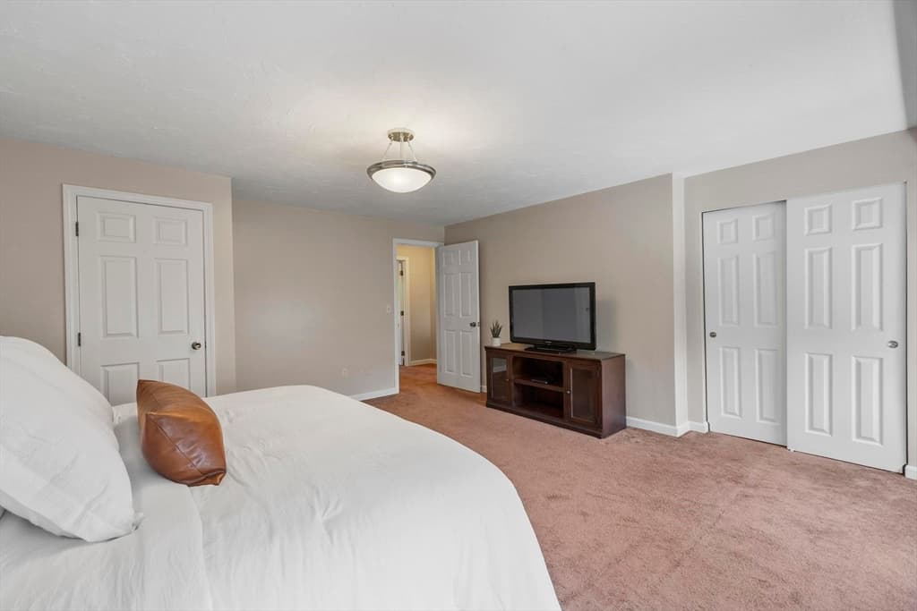 Condominium at 52 Heritage Dr # 52, Tewksbury MA 01876, photo 14 of 30