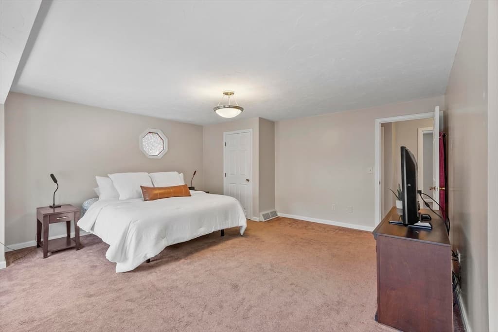 Condominium at 52 Heritage Dr # 52, Tewksbury MA 01876, photo 15 of 30