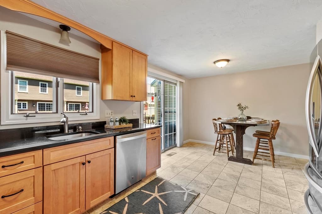 Condominium at 52 Heritage Dr # 52, Tewksbury MA 01876, photo 8 of 30