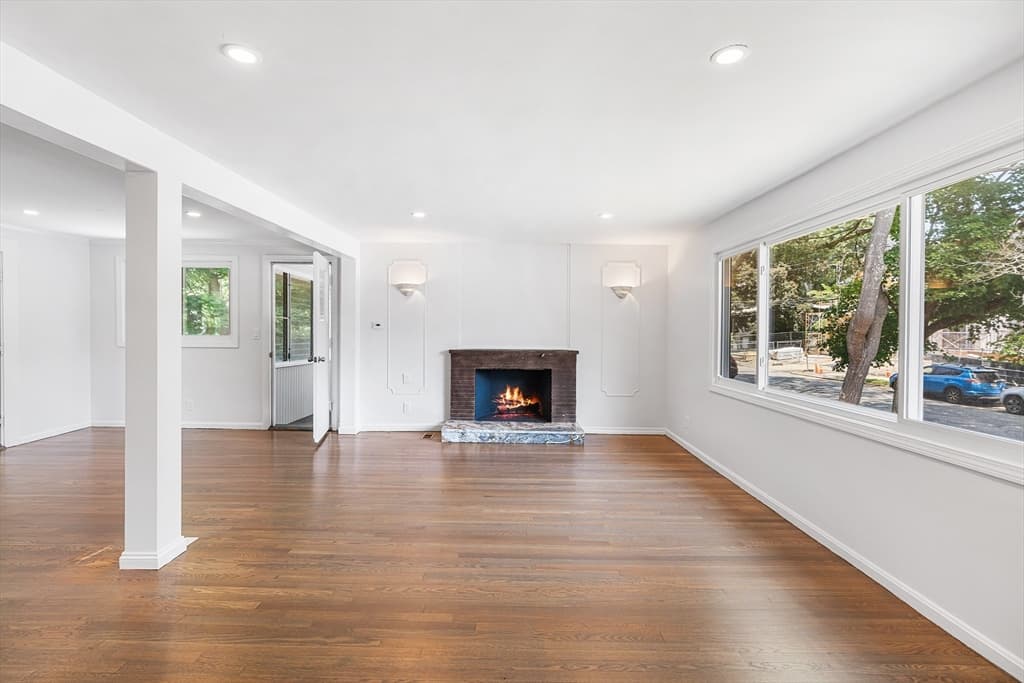 Single Family Residence at 4 June Ln, Newton MA 02458, photo 4 of 37