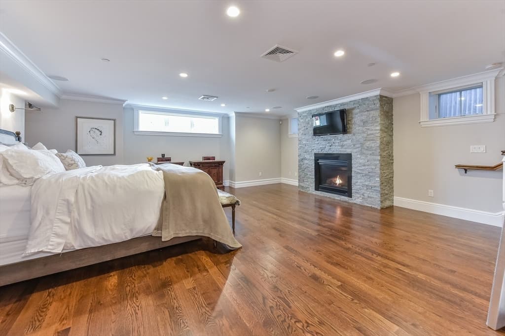 Condominium at 9 M St # 2, Boston MA 02127, photo 17 of 26