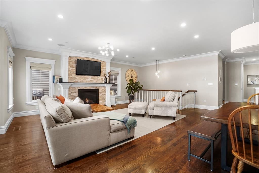 Condominium at 9 M St # 2, Boston MA 02127, photo 8 of 26