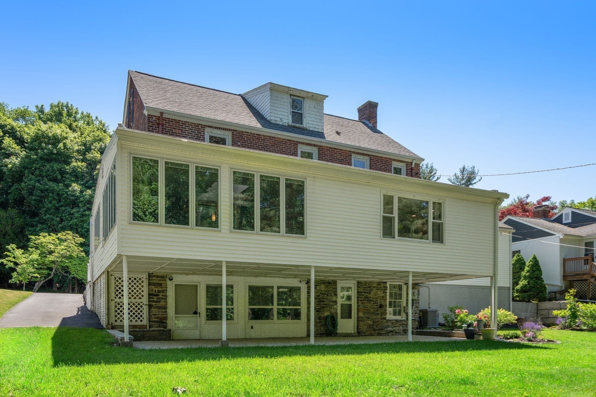 Single Family Residence at 119 Newton Ave N, Worcester MA 01609, Worcester, photo 3 of 40