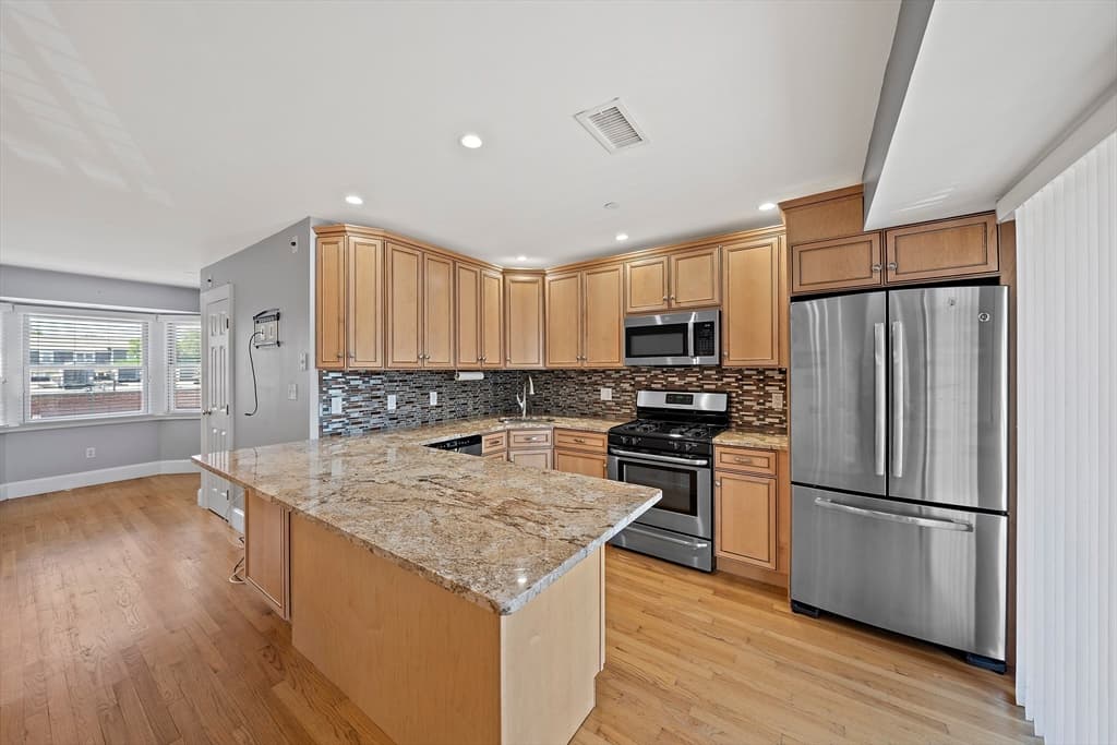 184 Athens St # 3, Boston MA 02127