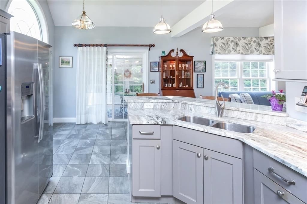 Single Family Residence at 16 Dunlin Way, Portsmouth NH 03801, Portsmouth, photo 6 of 42