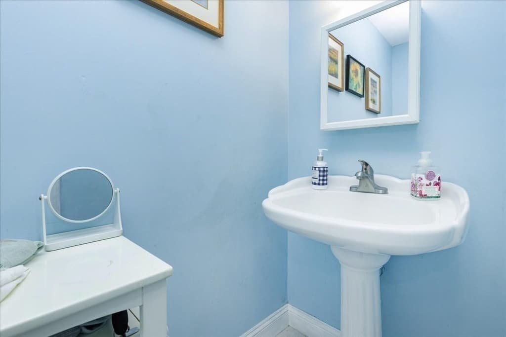 Single Family Residence at 16 Dunlin Way, Portsmouth NH 03801, Portsmouth, photo 13 of 42