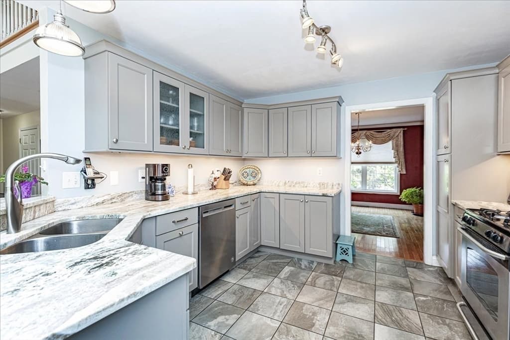 Single Family Residence at 16 Dunlin Way, Portsmouth NH 03801, Portsmouth, photo 5 of 42