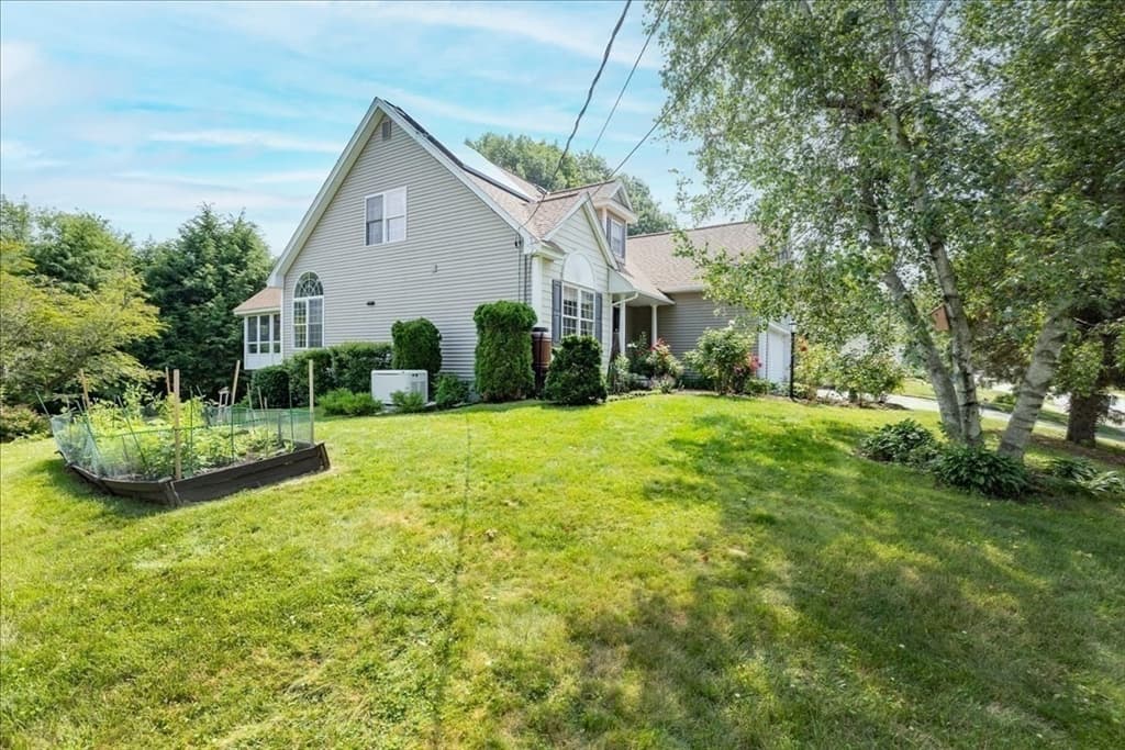 Single Family Residence at 16 Dunlin Way, Portsmouth NH 03801, Portsmouth, photo 40 of 42