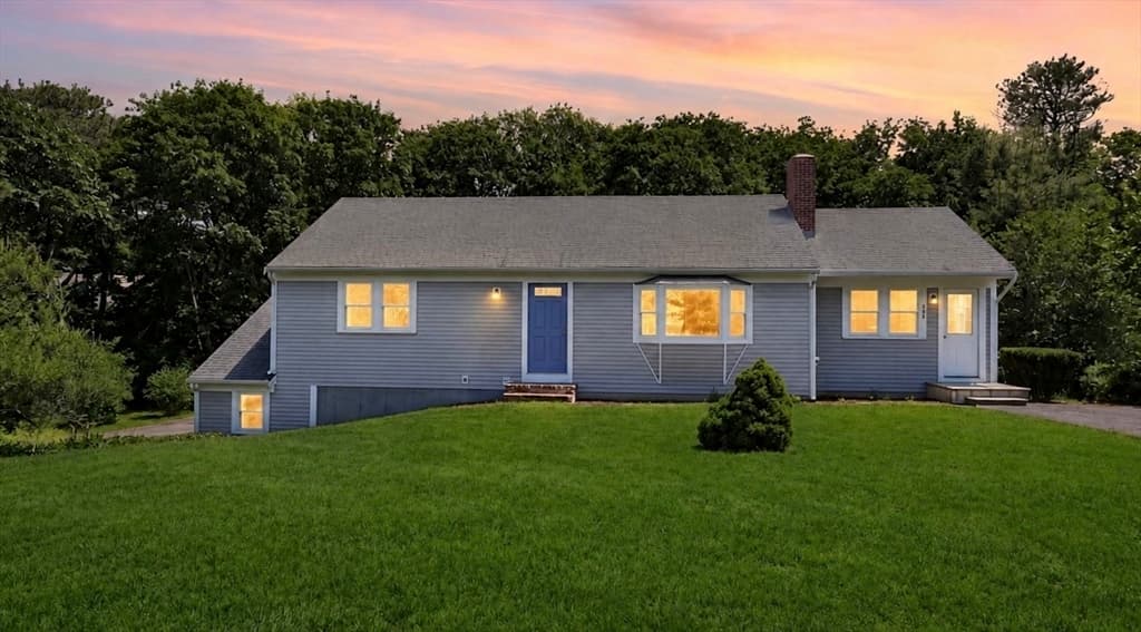 100 Village Ln, Wellfleet MA 02667