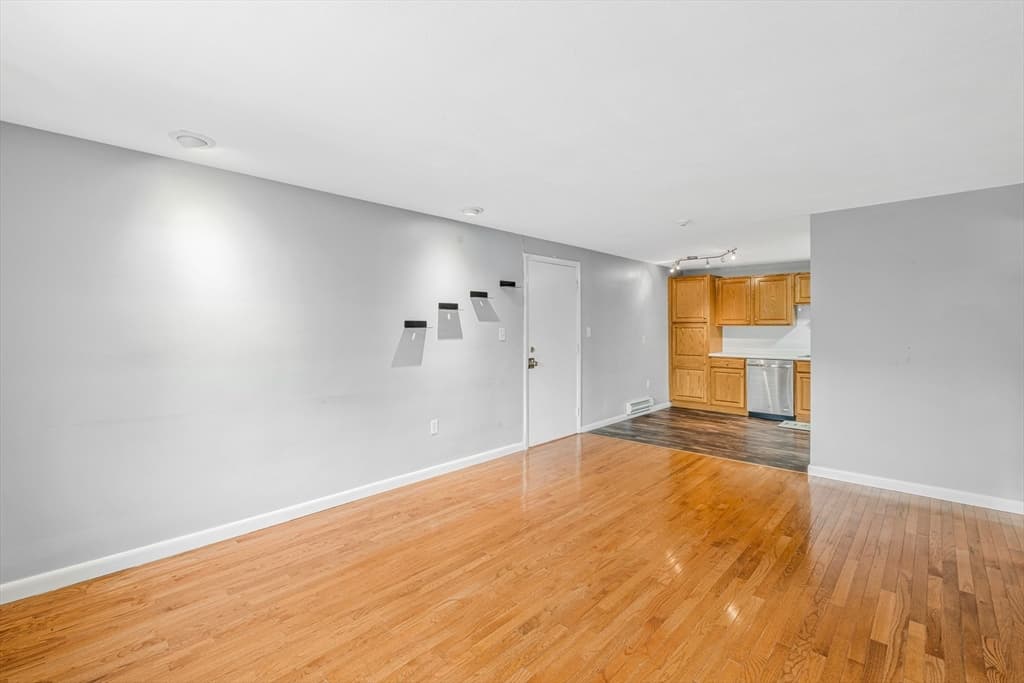 Condominium at 7 Glen Ave # 11, Chelmsford MA 01824, Chelmsford, photo 3 of 14