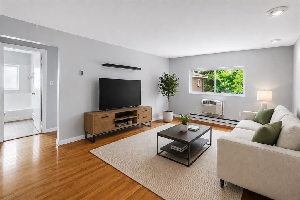 7 Glen Ave # 11, Chelmsford MA 01824