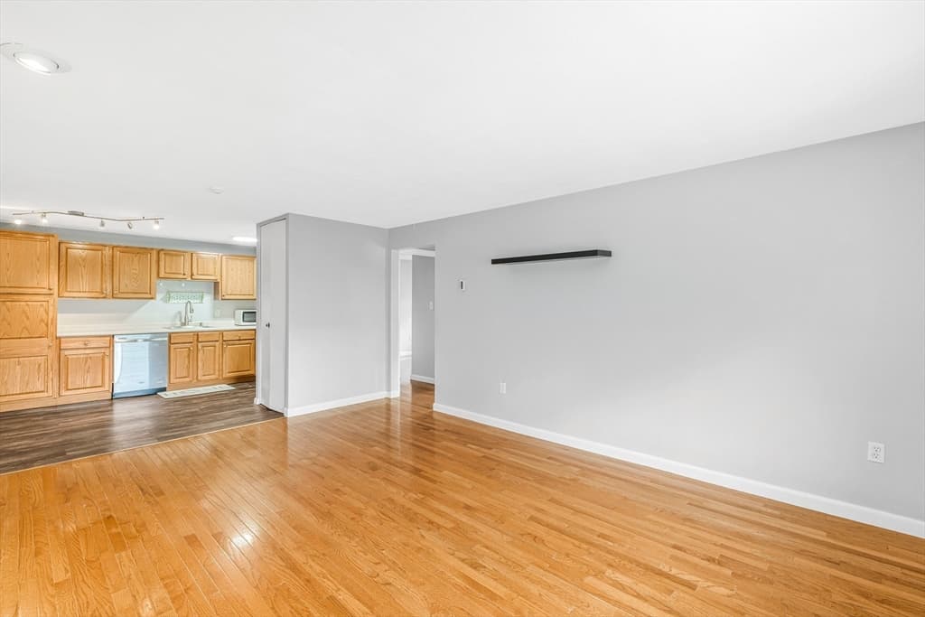 Condominium at 7 Glen Ave # 11, Chelmsford MA 01824, Chelmsford, photo 4 of 14
