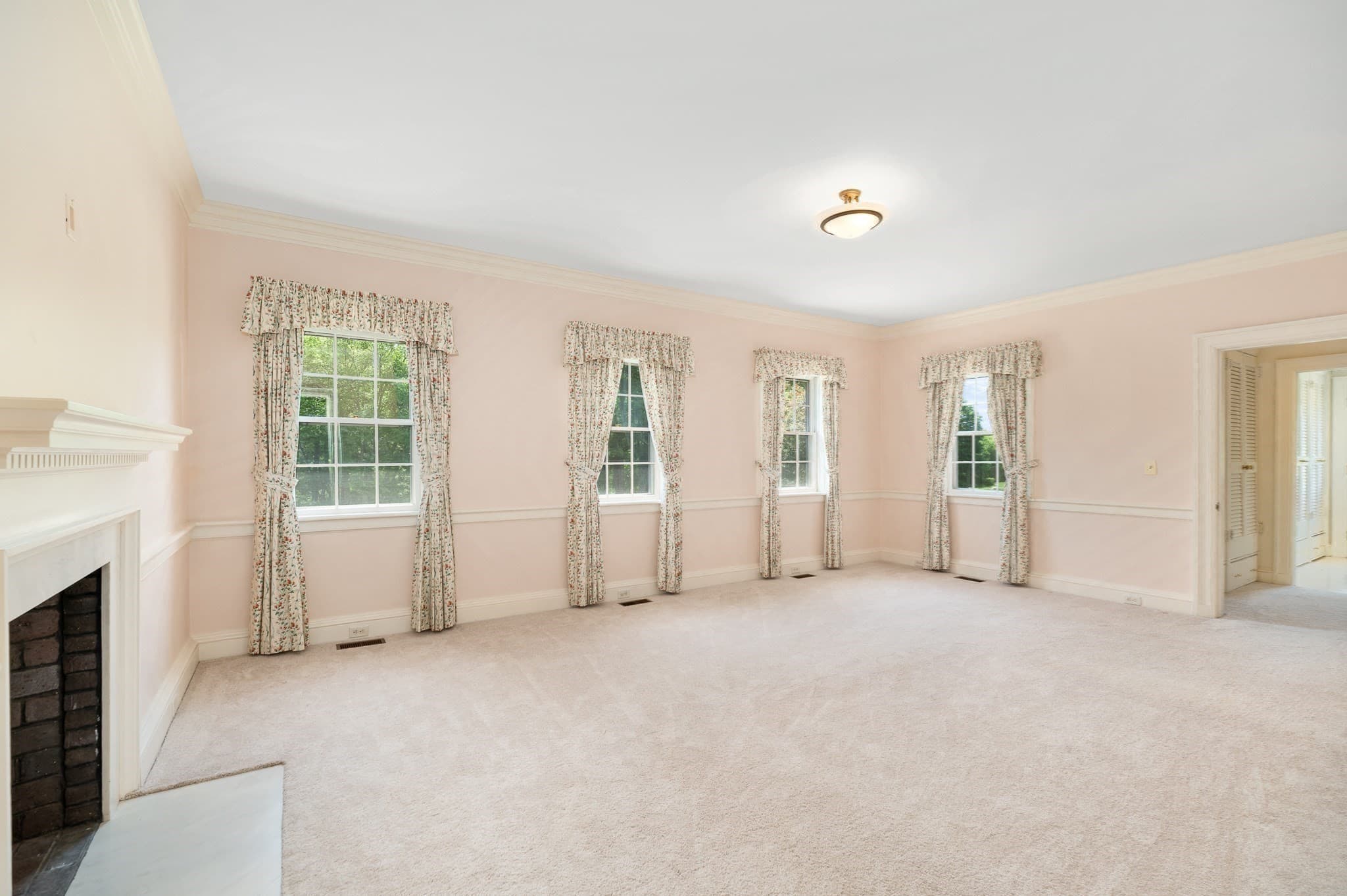 Single Family Residence at 159 Woodland Mead, Hamilton MA 01982, photo 13 of 42