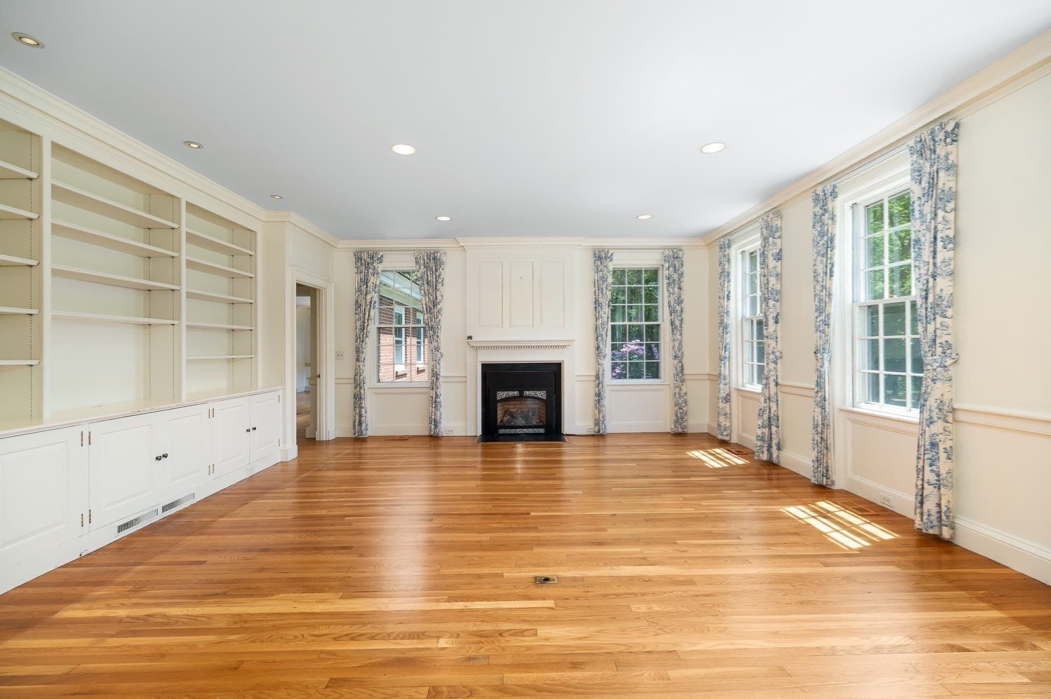 Single Family Residence at 159 Woodland Mead, Hamilton MA 01982, photo 18 of 42