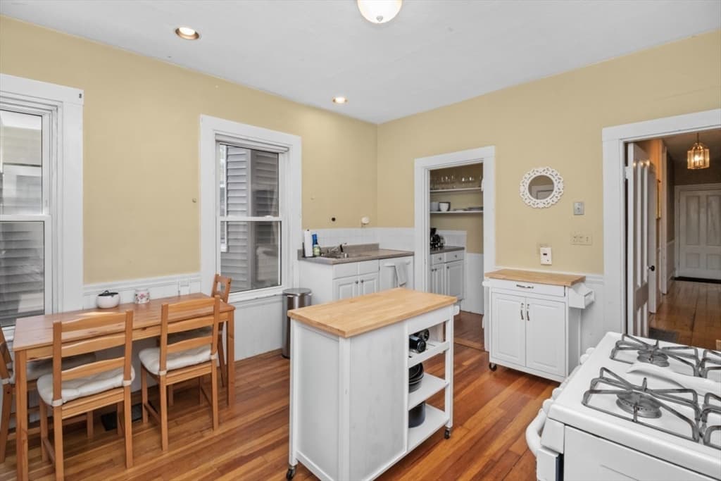 3 Family at 725 East 3rd St, Boston MA 02127, Boston, photo 23 of 41