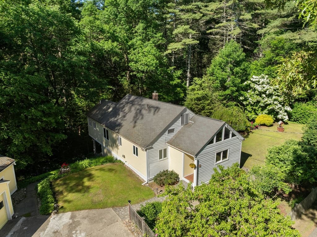 64 Lakeside Dr, Groton MA 01450
