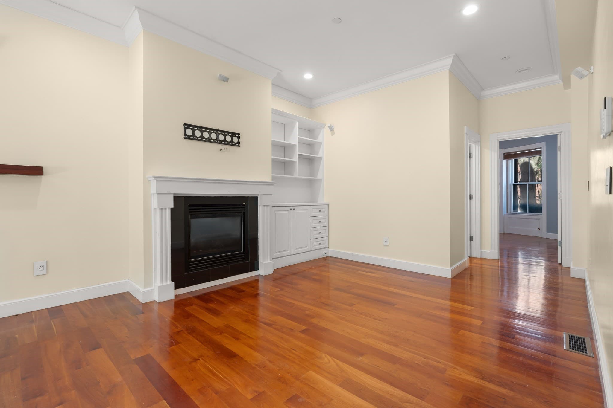 Condominium at 408 Columbus Ave # 2, Boston MA 02116, photo 5 of 37