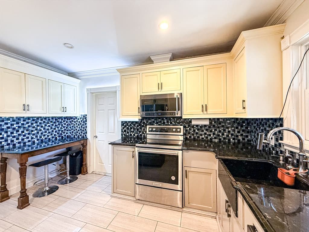 2 Family - 2 Units Up/Down at 42 Winthrop St, Framingham MA 01702, Framingham, photo 6 of 39
