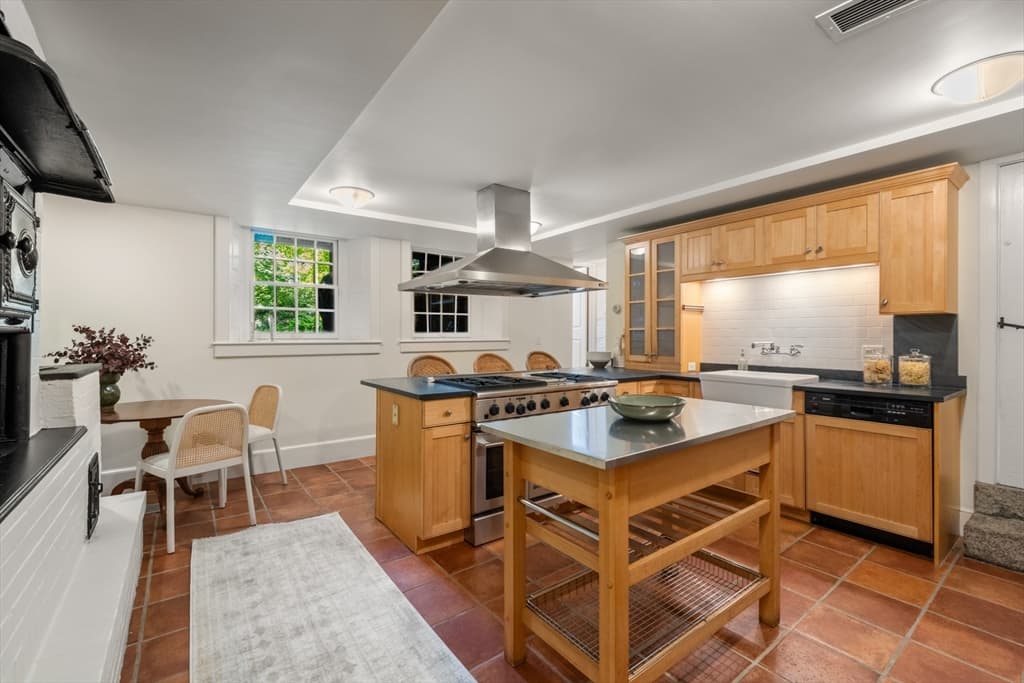 33 Chestnut St, Salem MA 01970 photo 16