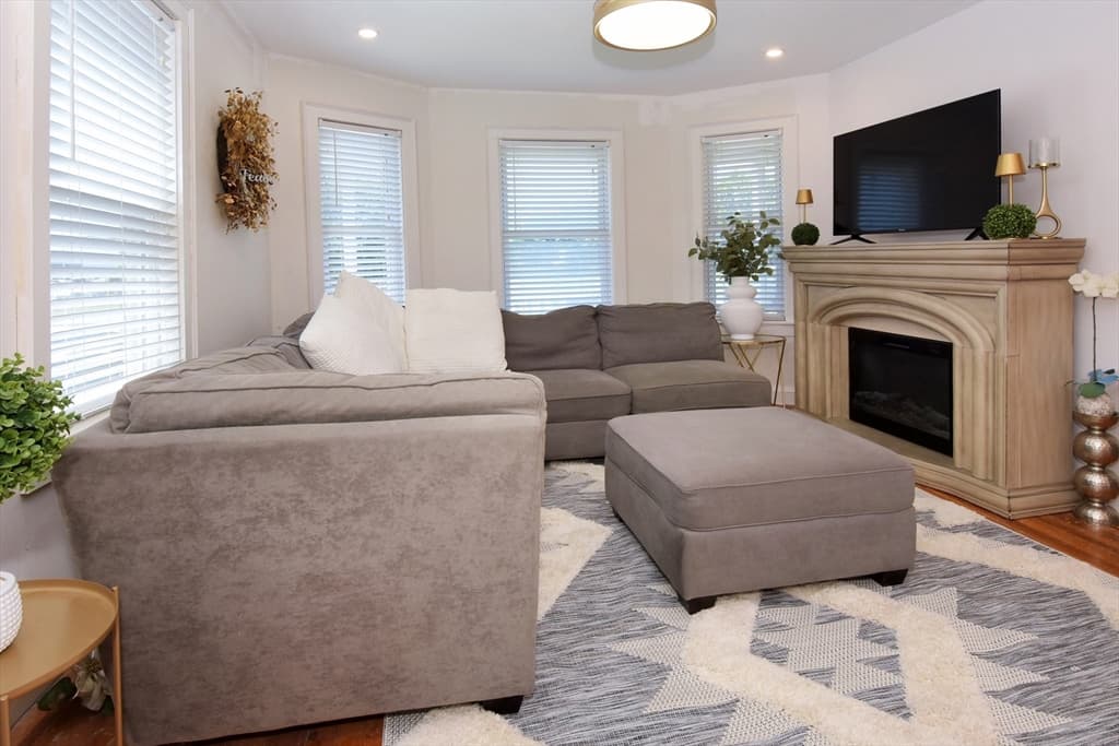 Single Family Residence at 435 Cabot St # B, Beverly MA 01915, Beverly, photo 8 of 37