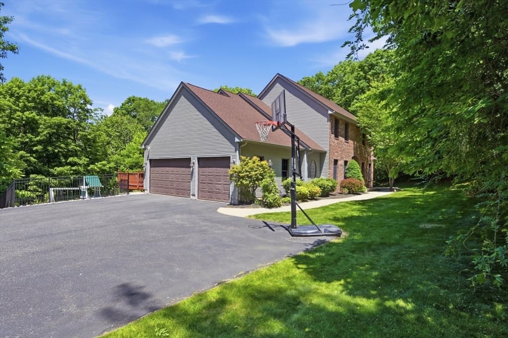 2 Highview Cir, Wilbraham MA 01095 photo 6