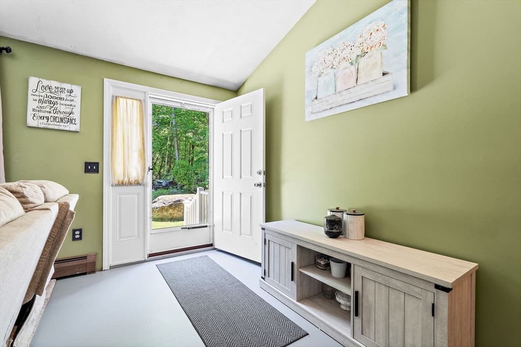 Single Family Residence at 90 Oakmont Ave, Westminster MA 01473, Westminster, photo 3 of 32