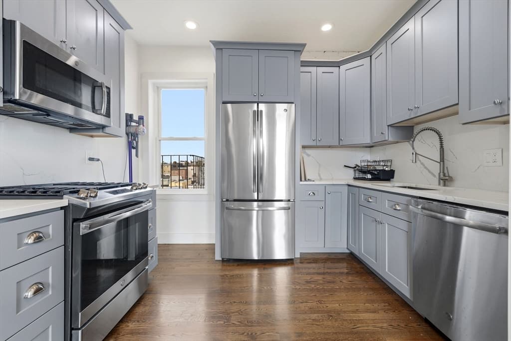 12 Pearl St # 4, Boston MA 02129