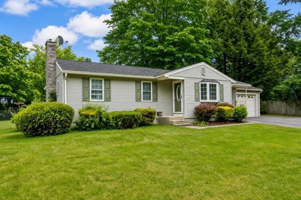 91 Spikenard Cir, Springfield MA 01129 photo 3