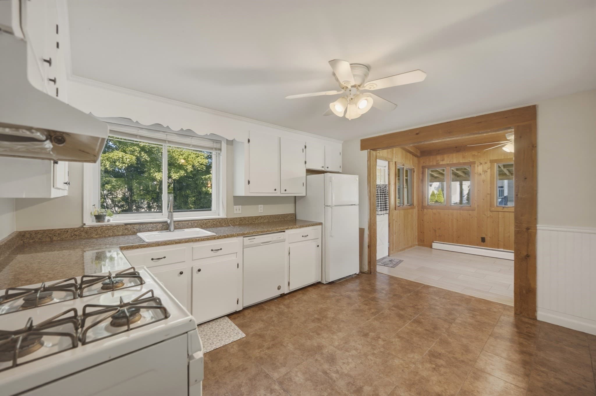 Single Family Residence at 26 Sunset Rd, Dracut MA 01826, photo 8 of 40