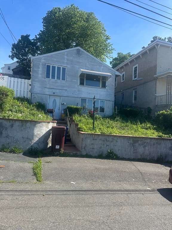 111 Arnold St, Revere MA 02151