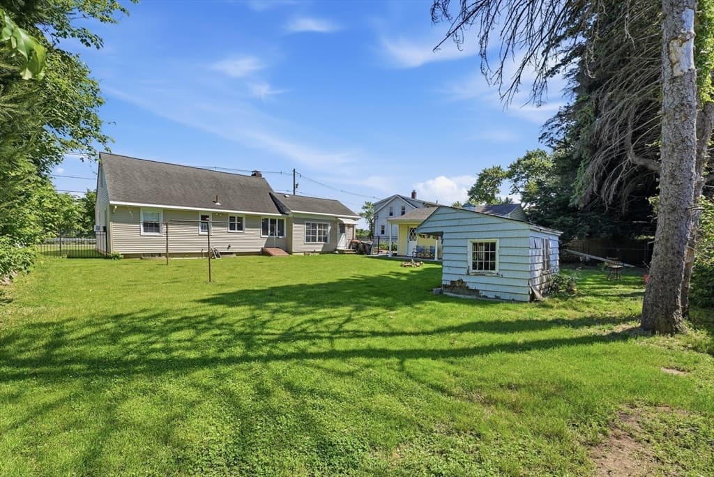 Single Family Residence at 375 River Rd, Agawam MA 01001, photo 7 of 33