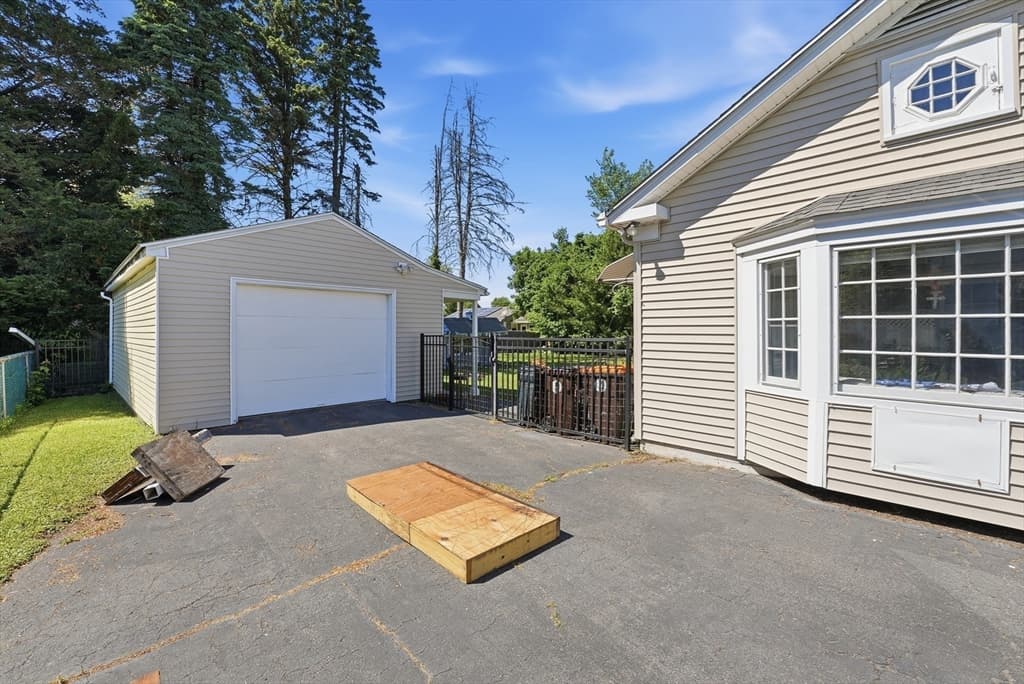 Single Family Residence at 375 River Rd, Agawam MA 01001, photo 10 of 33