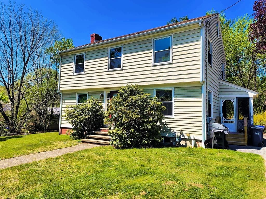 4 Pleasant St, Plainville MA 02762