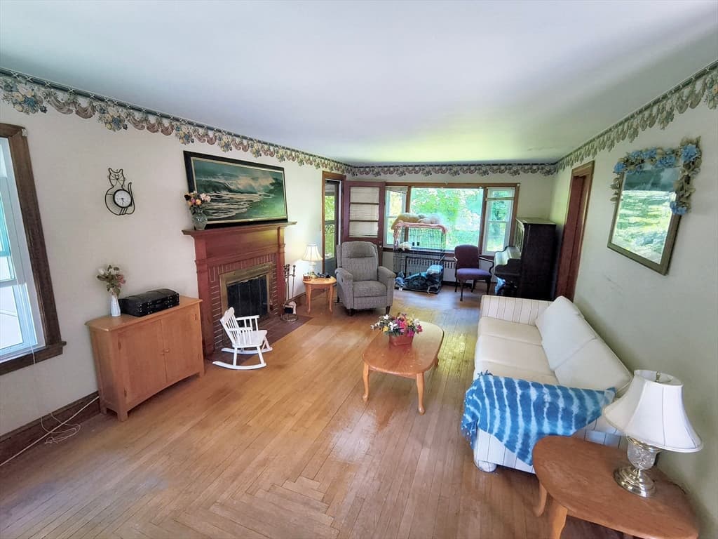 Single Family Residence at 4 Pleasant St, Plainville MA 02762, Plainville, photo 9 of 17