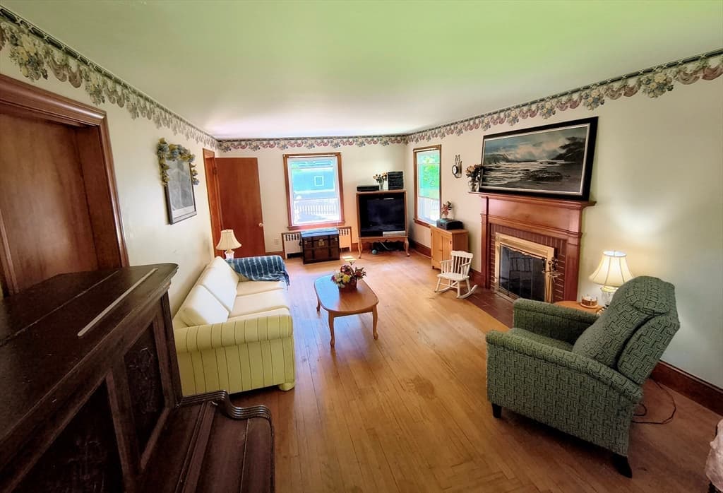 Single Family Residence at 4 Pleasant St, Plainville MA 02762, Plainville, photo 8 of 17