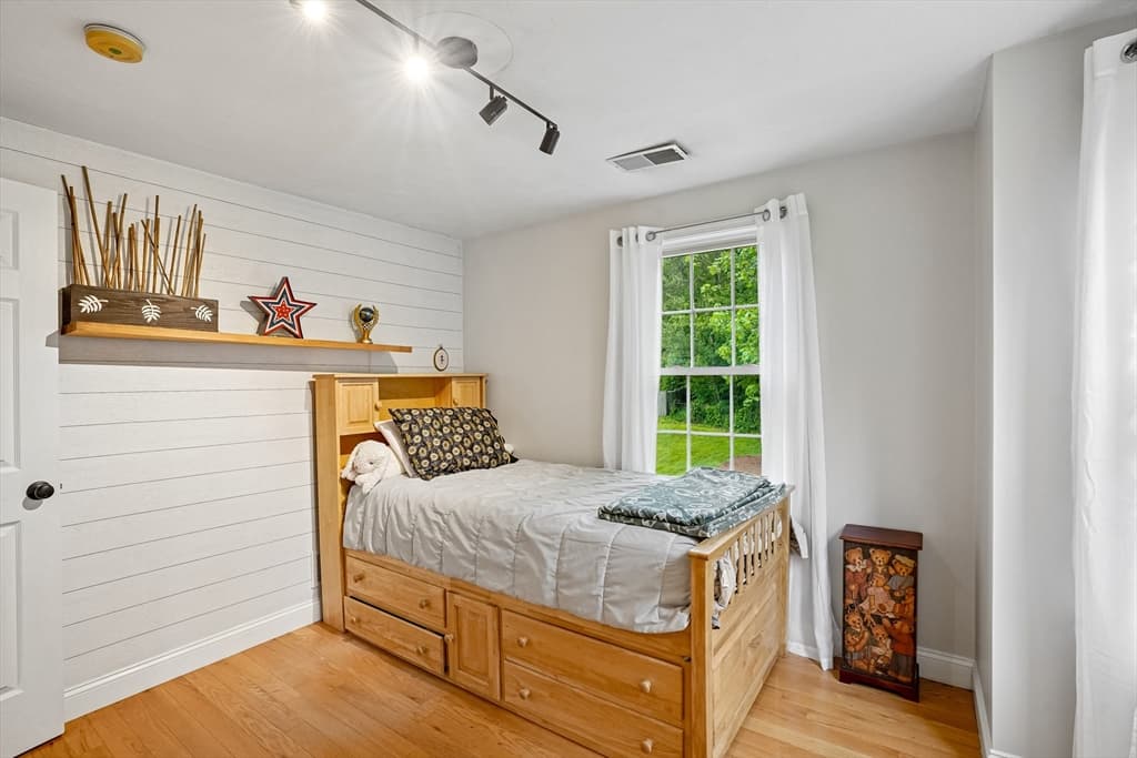 Single Family Residence at 349 Summer St, Franklin MA 02038, photo 16 of 21