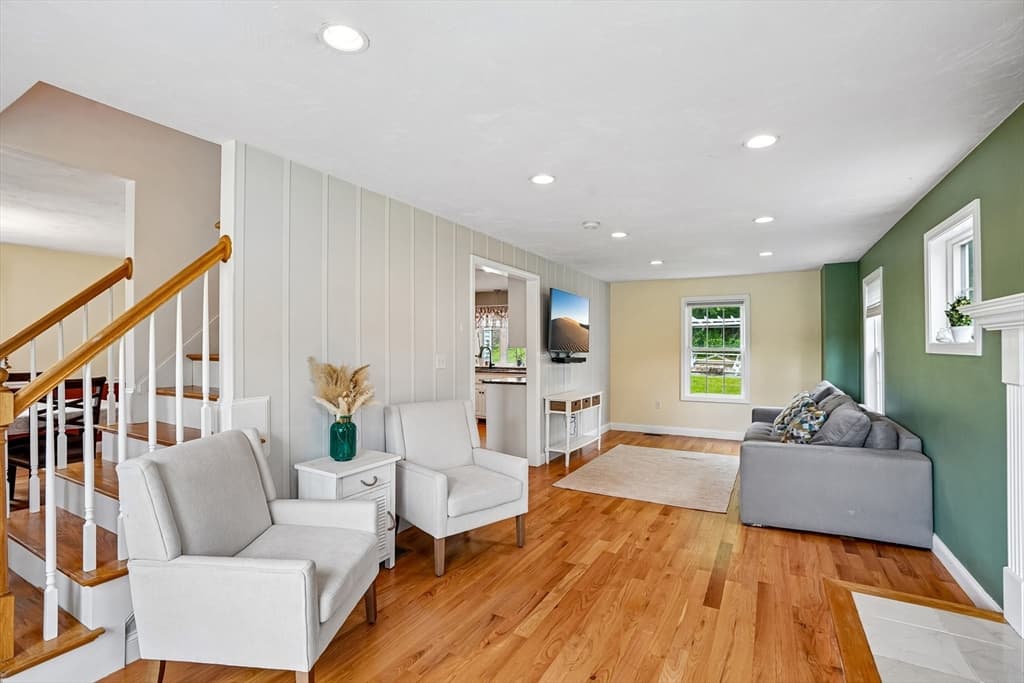 Single Family Residence at 349 Summer St, Franklin MA 02038, photo 7 of 21